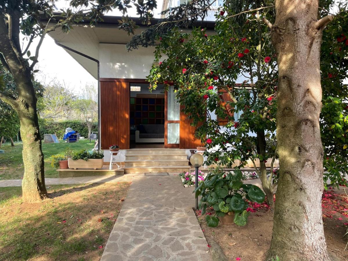 Appartamento In Villa Con Giardino Vicino Al Mare Bella Farnia エクステリア 写真