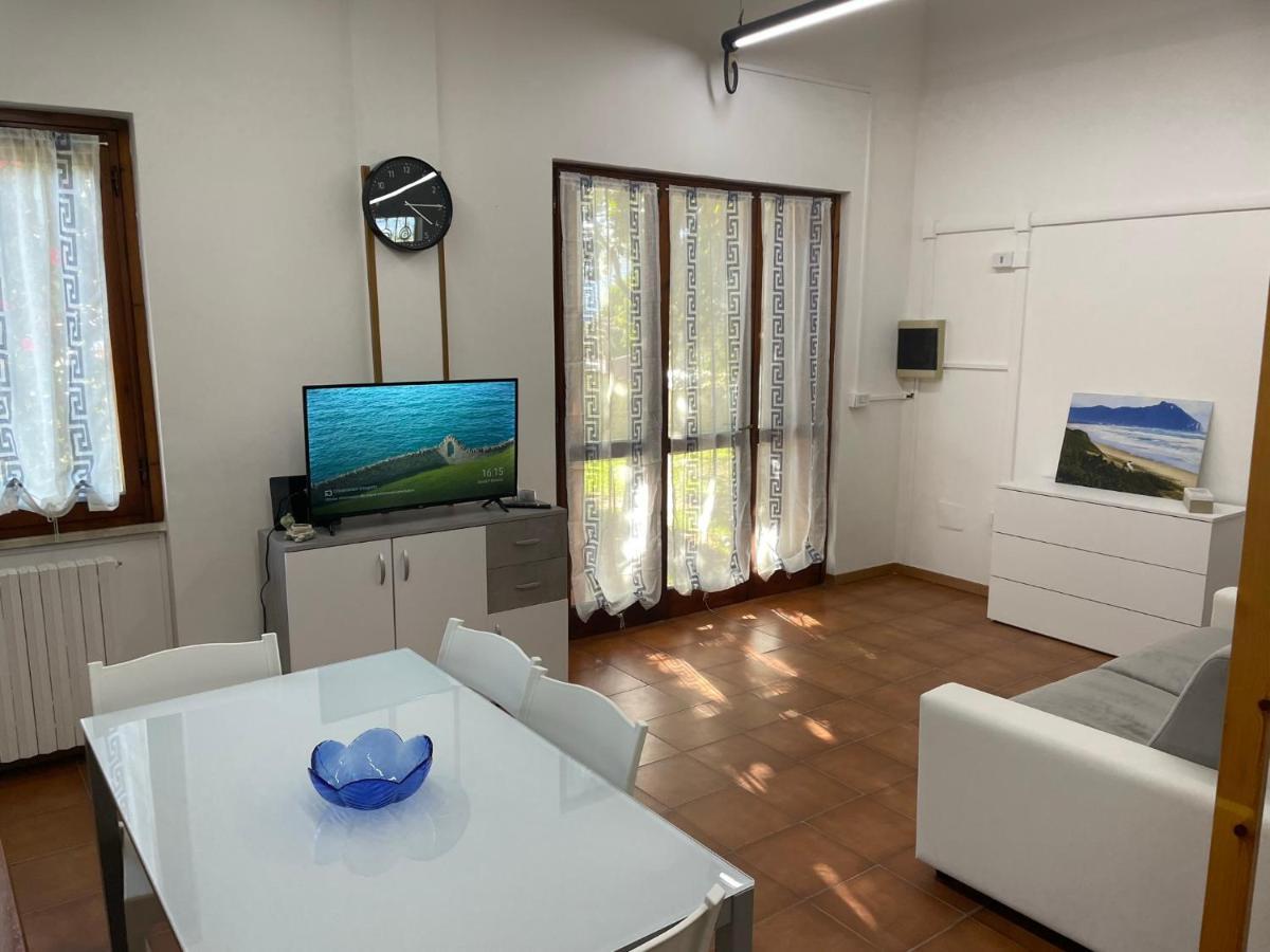 Appartamento In Villa Con Giardino Vicino Al Mare Bella Farnia エクステリア 写真
